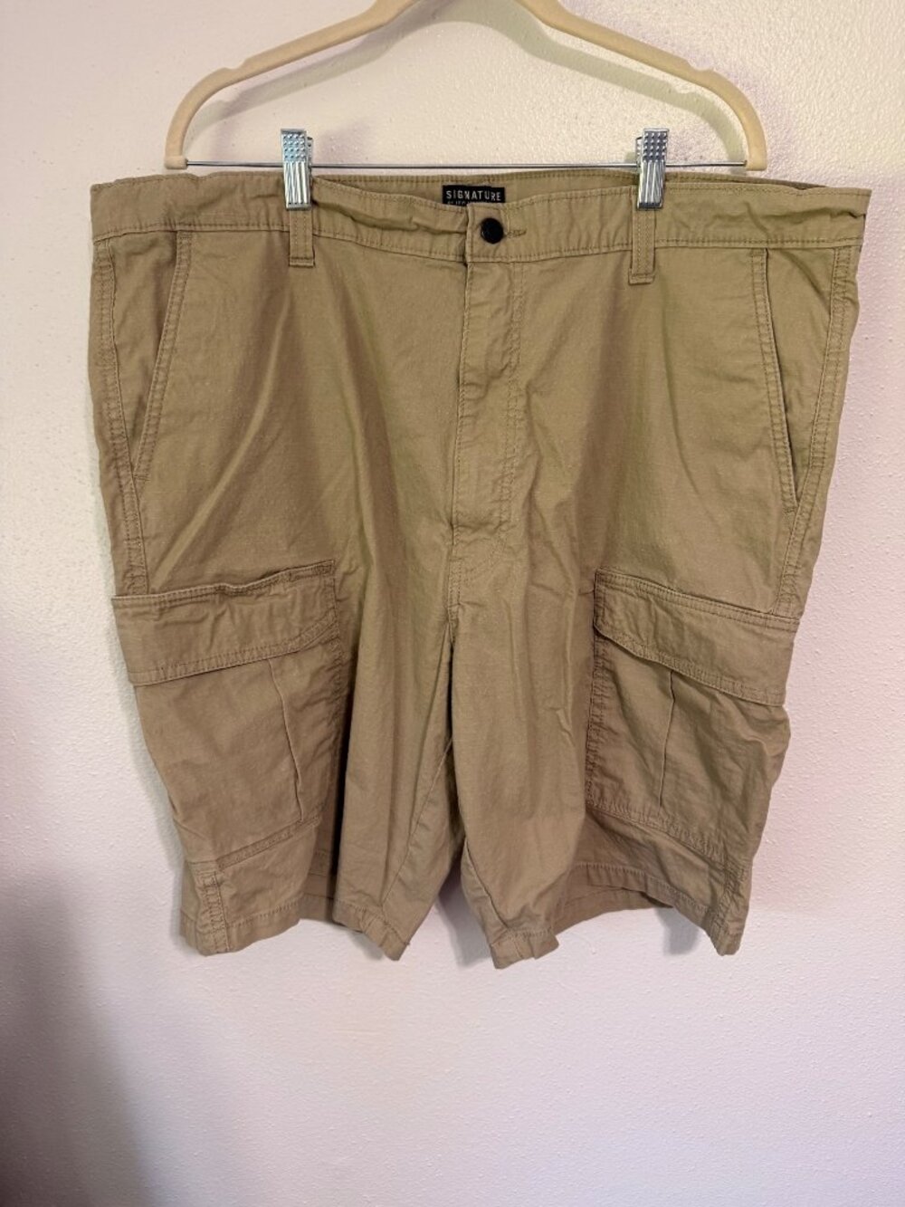 Levi Signature Mens Khaki Cargo Shorts Textured Material Size 42